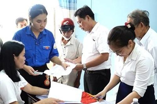 Phường Phú Bài tổ chức trả kết quả thủ tục hành chính lưu động