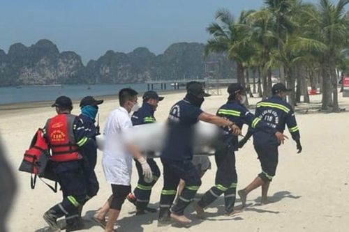 Tìm thấy thi thể người cha mất tích khi đi tắm biển cùng con tại Hạ Long