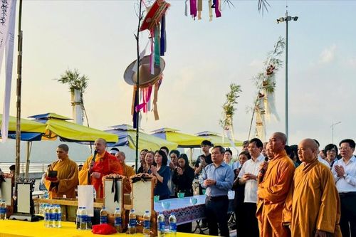 Quảng Ninh: Cầu siêu tưởng niệm các nạn nhân vụ lật tàu du lịch do dông lốc