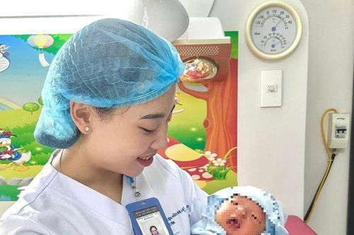 Cấp cứu trẻ sơ sinh 3 ngày tuổi bị bỏ rơi