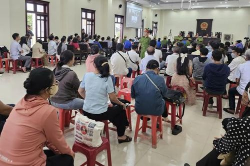 Hàng trăm bị hại mua dự án 'ma' có mặt trong phiên xét xử vụ 'lừa đảo chiếm đoạt tài sản'