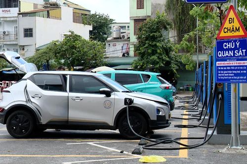 Lắp đặt hệ thống trạm sạc điện tại các bến xe