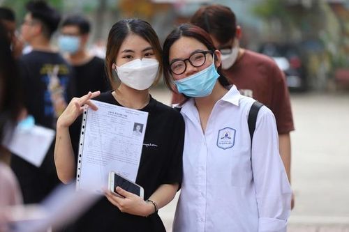 Xét tuyển đại học 2025: Điểm sàn 'thượng vàng hạ cám'