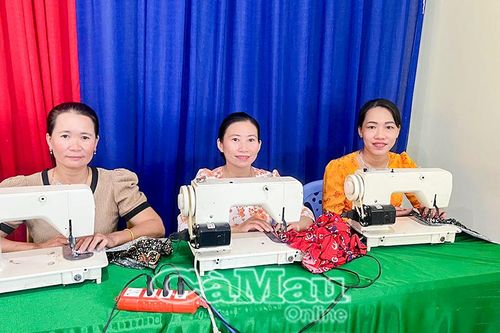 Học may tại chỗ, mở lối sinh kế bền vững