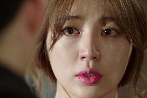 Phát hiện chồng gửi ảnh nhạy cảm cho tình cũ, vợ điếng người đọc được dòng tin nhắn hiện lên