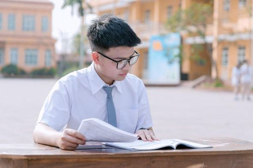 Trần Xuân Đam: Chàng thủ khoa nói không với học thêm và bí kíp tự học cùng học liệu điện tử