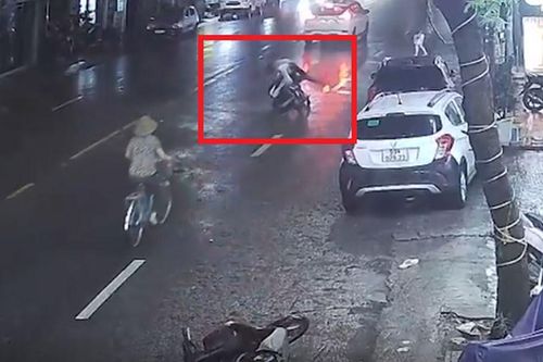 Clip: Người đàn ông tung 'liên hoàn cước' quật ngã 2 tên trộm giữa phố: Lời kể của người vợ như một thước phim hành động