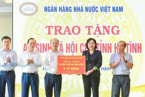 Ngành Ngân hàng trao tặng 19 tỷ đồng hỗ trợ an sinh xã hội 3 tỉnh miền Trung