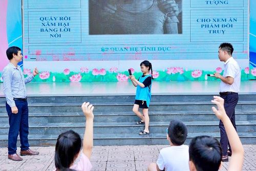 Để trẻ an toàn trong chính tổ ấm của mình