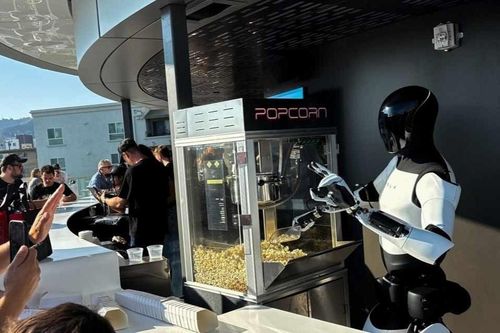 Có gì bên trong nhà hàng Elon Musk mới mở tại Hollywood