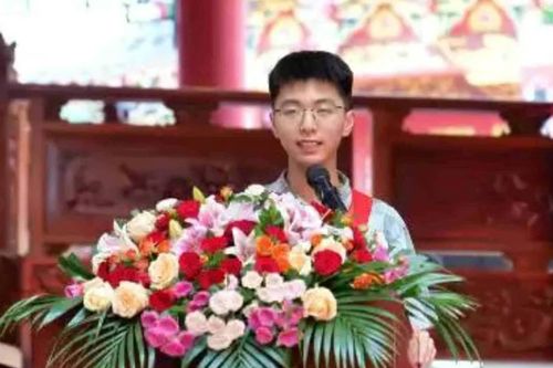 Nam sinh đỗ đại học, dòng tộc mở lễ rước linh đình gây tranh cãi