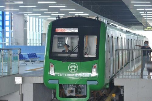 Người dân Hà Nội đi tàu điện bằng vé ảo từ ngày 1/8