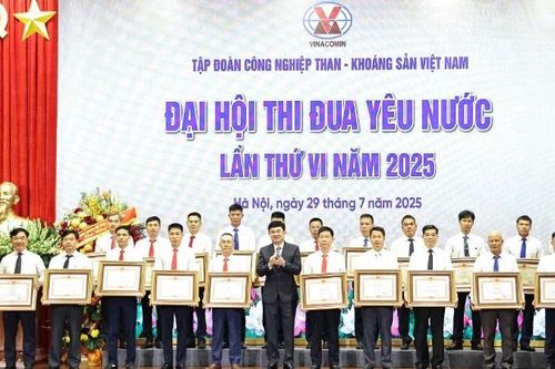 Phó Chủ tịch nước: Công tác khen thưởng cần chú trọng đối tượng là công nhân, người lao động trực tiếp