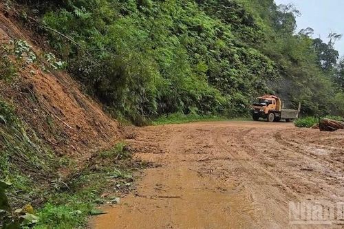 Quảng Ngãi: Hoàn tất khắc phục sạt lở núi tuyến đường Tỉnh lộ 672 và 673