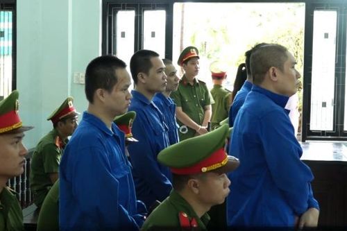 Nhóm đối tượng sử dụng công nghệ cao mua bán ma túy cùng 'xộ khám'