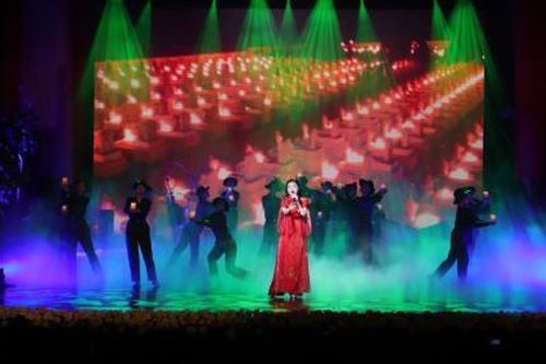 Lũy đá bất tử- tri ân những người anh hùng bằng những thanh âm