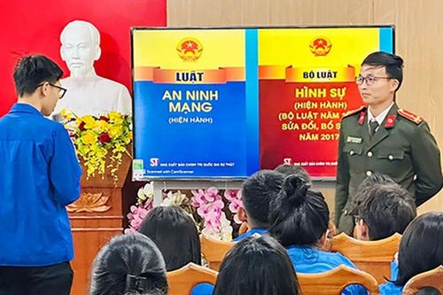Sinh viên, học sinh 'gác cổng' thông tin trên không gian mạng