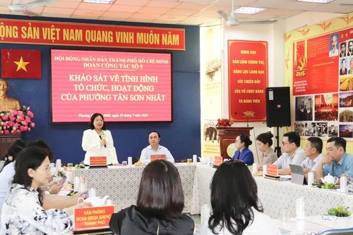 Bố trí cán bộ hỗ trợ người dân, doanh nghiệp tại phường