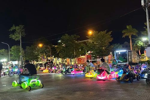 Nguy hiểm với trò chơi xe điện mini tại các công viên