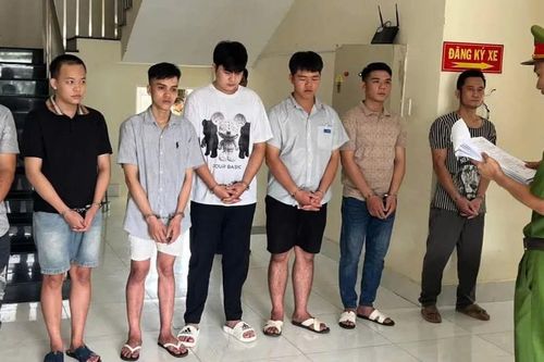 Bắt nhóm thanh niên hỗn chiến trong đêm tại TPHCM