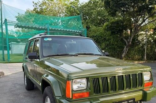Cận cảnh Jeep Cherokee 2001 'siêu độc lạ' của Đặng Lê Nguyên Vũ