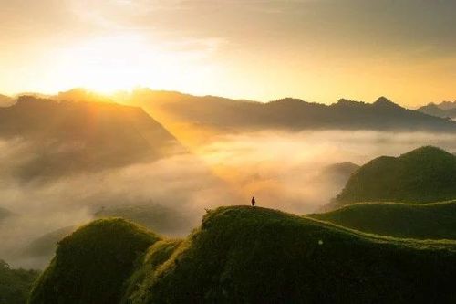 Đồi cỏ Ba Quáng cảnh đẹp như phim, 'đốn tim' du khách mê khám phá