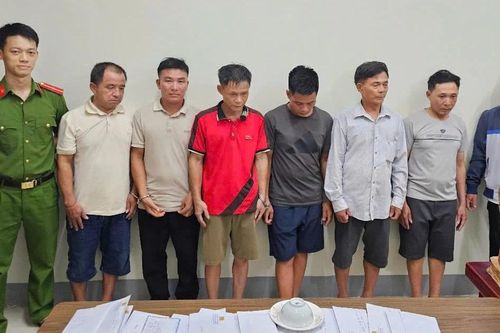 Bắt nhóm đối tượng tổ chức 'xóc đĩa' ở bãi đất giữa sông Lam