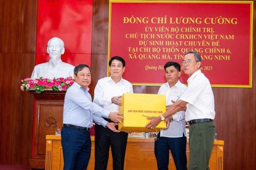 Chủ tịch nước Lương Cường dự sinh hoạt chi bộ thôn tại Quảng Ninh
