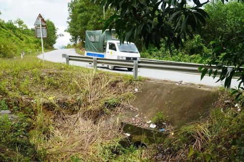 Cận cảnh hiện trường vụ thanh niên ngã xe rơi trúng thi thể cùng ngày tháng năm sinh