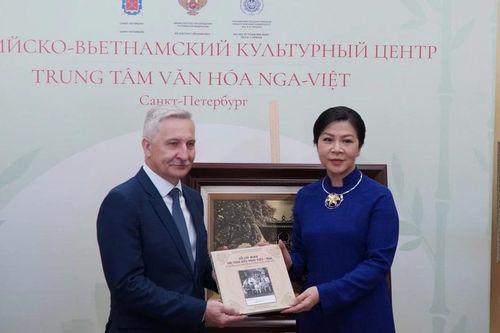 Phu nhân Ngô Phương Ly dự khai trương Trung tâm Văn hóa Nga – Việt