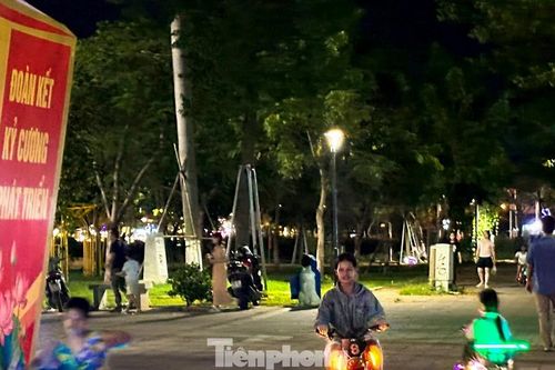 Xe điện tự chế chạy bát nháo trong công viên ở Đà Nẵng, nguy hiểm rình rập người đi bộ