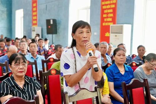 Hồ sơ xin cấp 'sổ đỏ' qua 3 đời chủ tịch phường chưa xong, chính quyền 2 cấp cam kết sẽ 'có' trong tháng 8