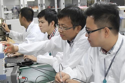 Khi doanh nghiệp không chỉ là 'người mua mà là người kiến tạo tri thức'