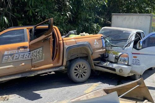 Đoàn xe cứu trợ vùng lũ Nghệ An gặp tai nạn liên hoàn