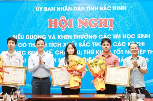 Học sinh Bắc Ninh nhận thưởng 500 triệu nhờ đoạt huy chương vàng Olympic quốc tế