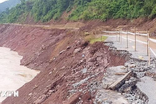 Nghệ An: Quốc lộ 16 sạt lở nghiêm trọng, xã Nhôn Mai vẫn bị cô lập