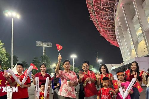 Cổ động viên 'hâm nóng' chung kết U23 Indonesia-U23 Việt Nam