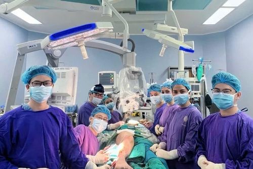 Ca mổ tái tạo gương mặt tái sinh cuộc đời cho thiếu nữ người Mông