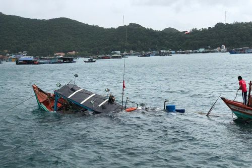Biên phòng Nam Du cứu hộ thành công 2 tàu cá bị chìm ở đặc khu Kiên Hải