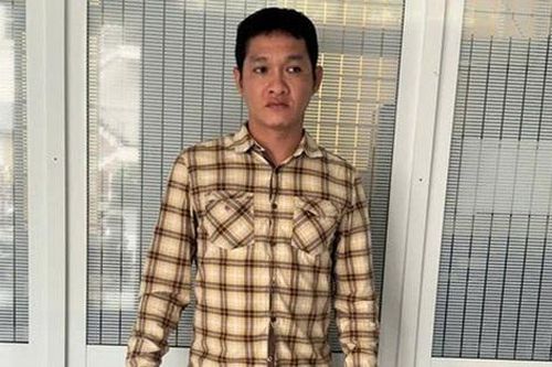 Hành vi xấu xí của gã trai khi đỡ người bị tai nạn giao thông