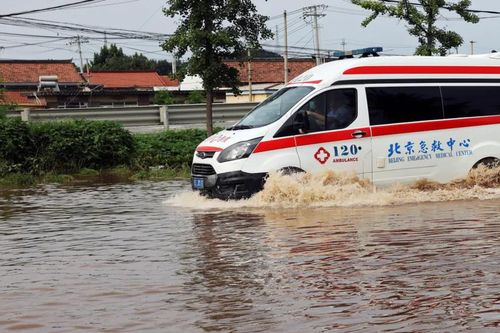 Lũ lụt quét ngang Bắc Kinh, 30 người thiệt mạng