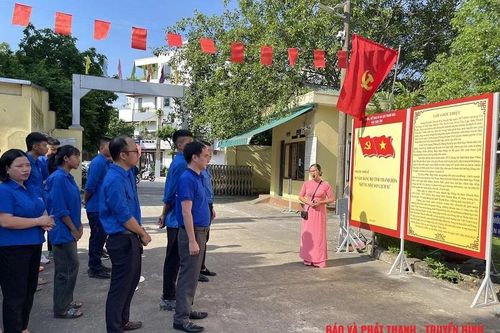 Trưng bày chuyên đề '95 năm Đảng bộ tỉnh Thanh Hóa - Những mốc son lịch sử'