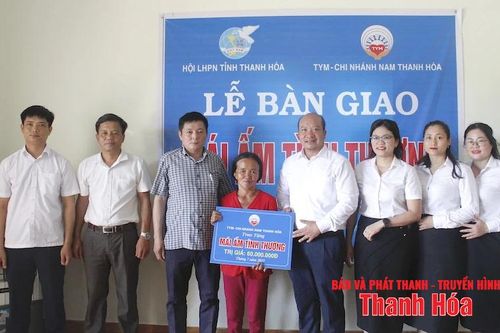 Trao 2 ngôi nhà 'Mái ấm tình thương' cho hội viên phụ nữ nghèo tại Thanh Hóa