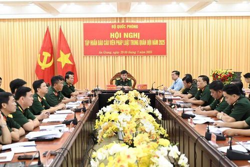 Bộ Quốc phòng tập huấn báo cáo viên pháp luật