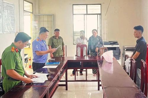 Khởi tố, bắt tạm giam 5 bị can về hành vi dùng nhục hình