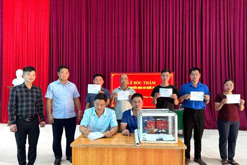 39 hộ dân bốc thăm tái định cư bản Huổi Thẩu Đeng