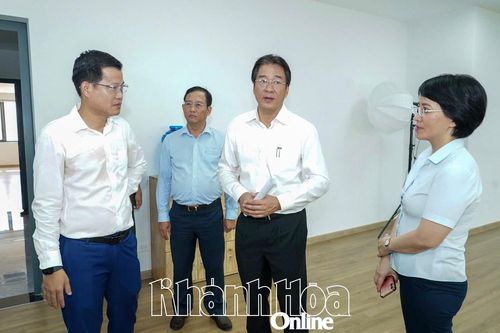 Phó Chủ tịch UBND tỉnh Nguyễn Long Biên kiểm tra cơ sở vật chất tại Cung Văn hóa thiếu nhi tỉnh phục vụ Đại hội Đảng bộ tỉnh