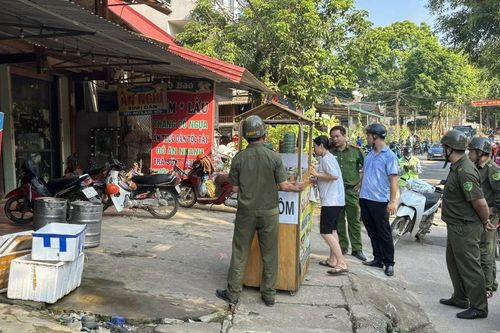 Nghĩa Đô ra quân cao điểm chỉnh trang đô thị chào mừng Đại hội Đảng bộ xã lần thứ I