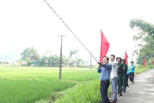 Hội Nông dân phường Nghĩa Lộ thực hiện công trình chào mừng Đại hội Đảng bộ xã lần thứ Nhất
