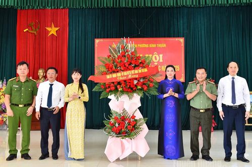 Phó Bí thư Thường trực Tỉnh ủy Lê Thị Kim Dung dự Ngày hội Toàn dân bảo vệ an ninh Tổ quốc phường Bình Thuận